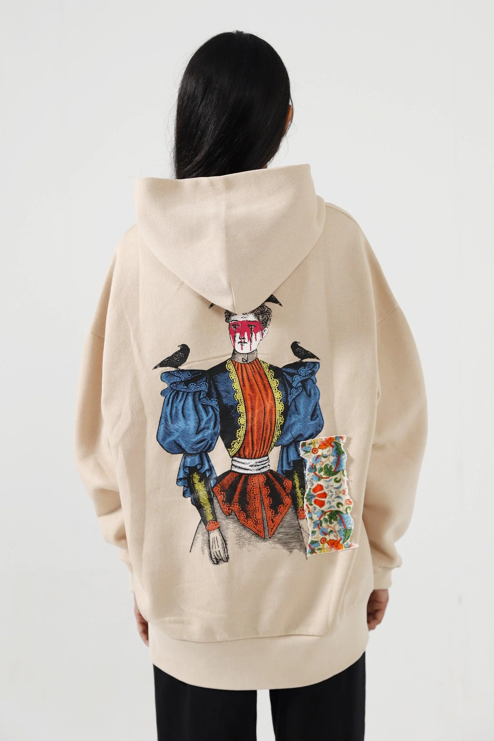"Weeping man" handprinted beige hoodie - Image 16