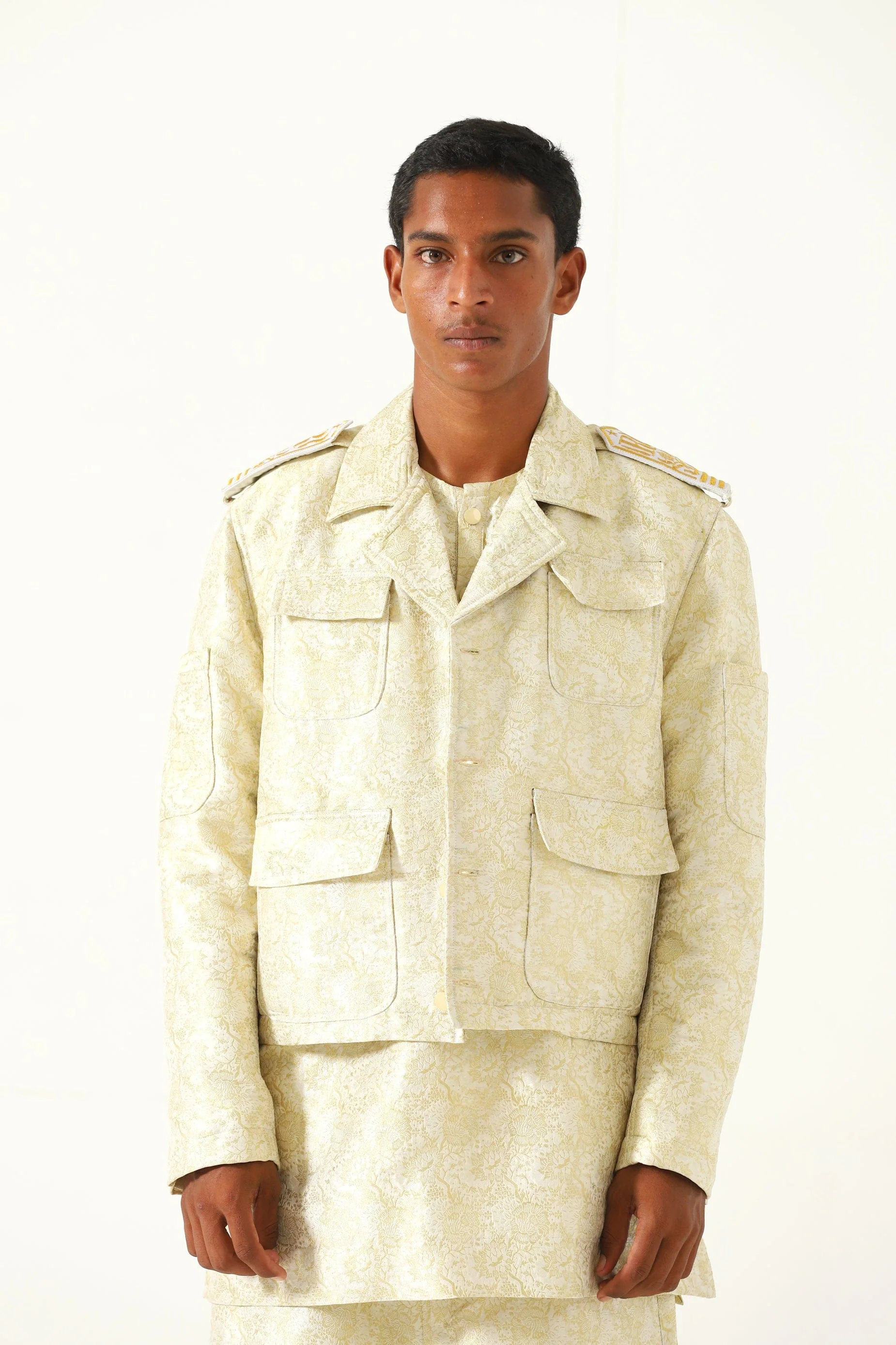Creme silk brocade jacket - Image 3