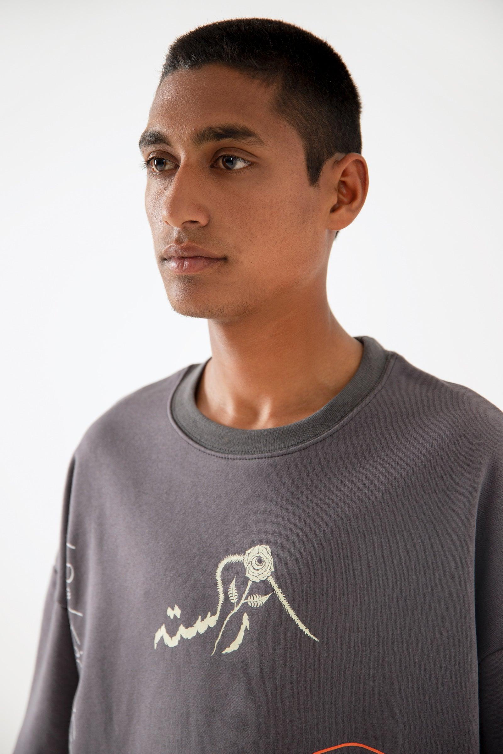 "I am nobody" grey T-shirt - Image 5