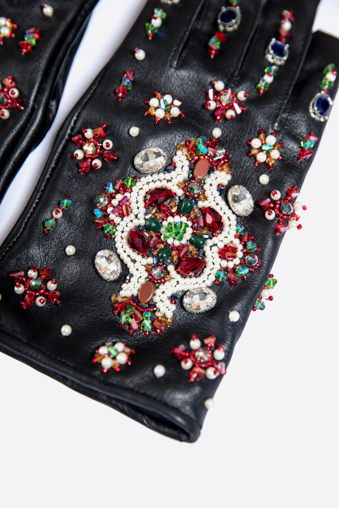 Kahani hand-embroidered gloves - Image 4
