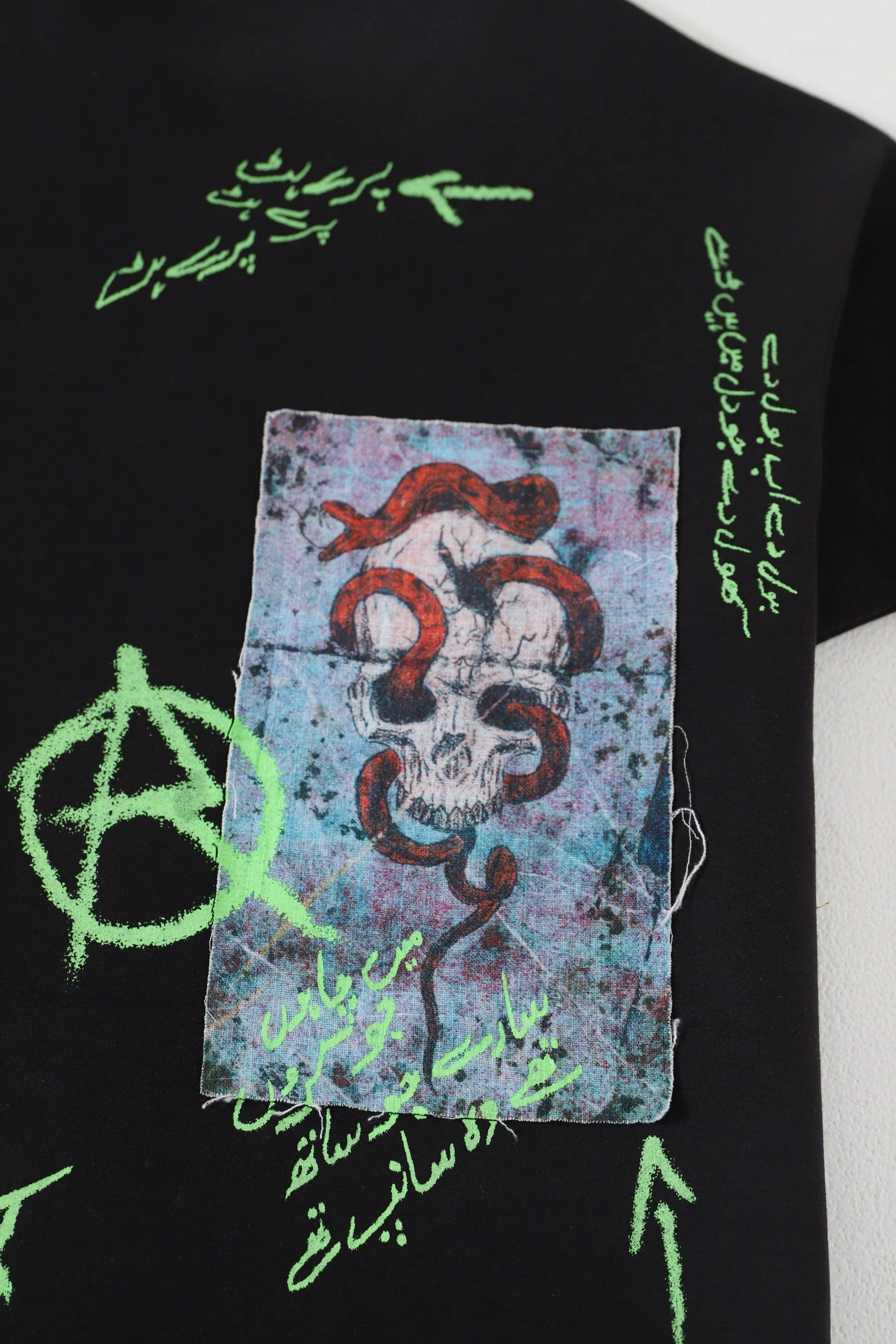 "Paray hutt" patchwork black T-shirt - Image 8