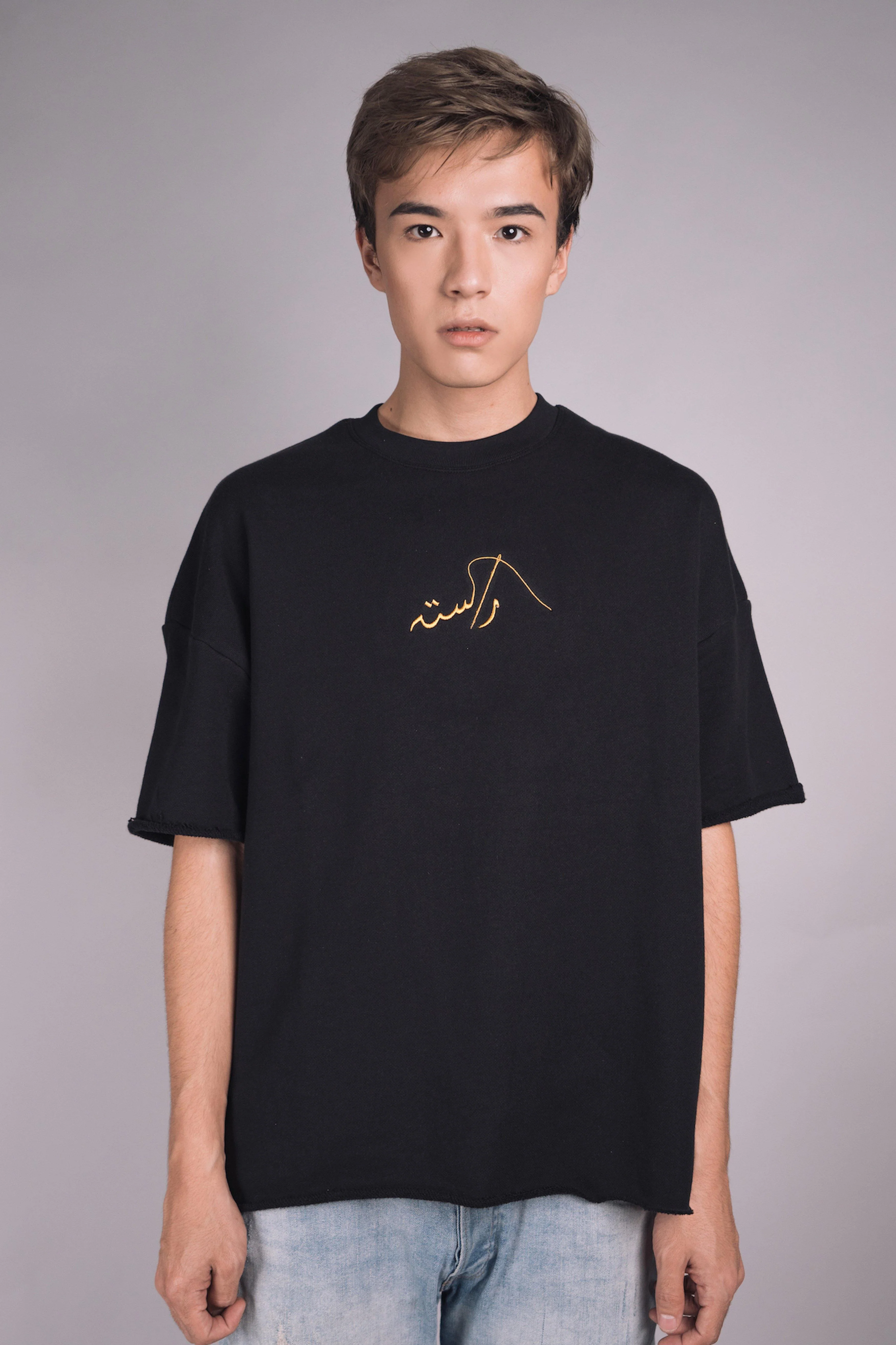 Minimalist black T-shirt - Image 3
