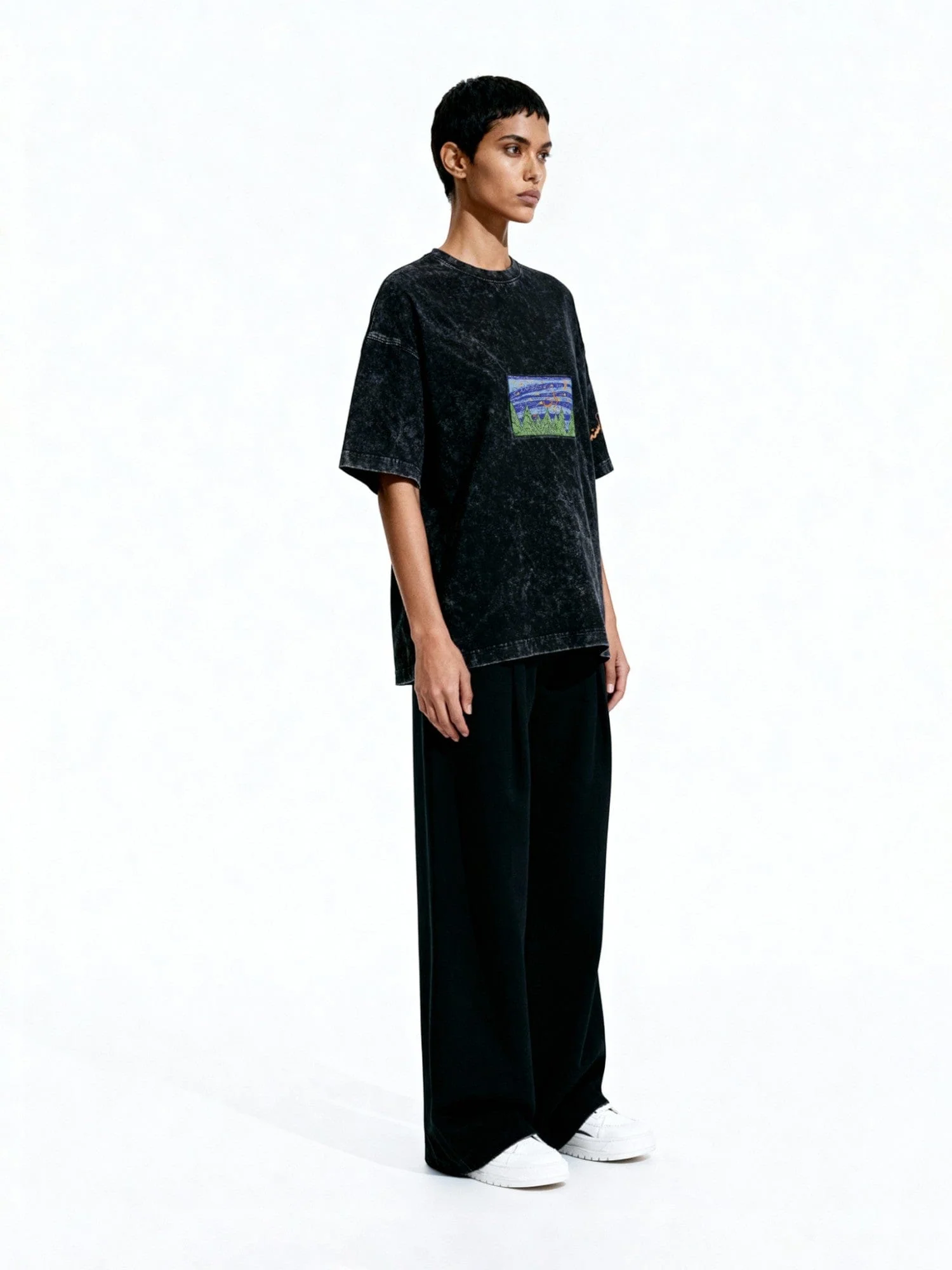 Embroidered patchwork T-shirt - Image 9