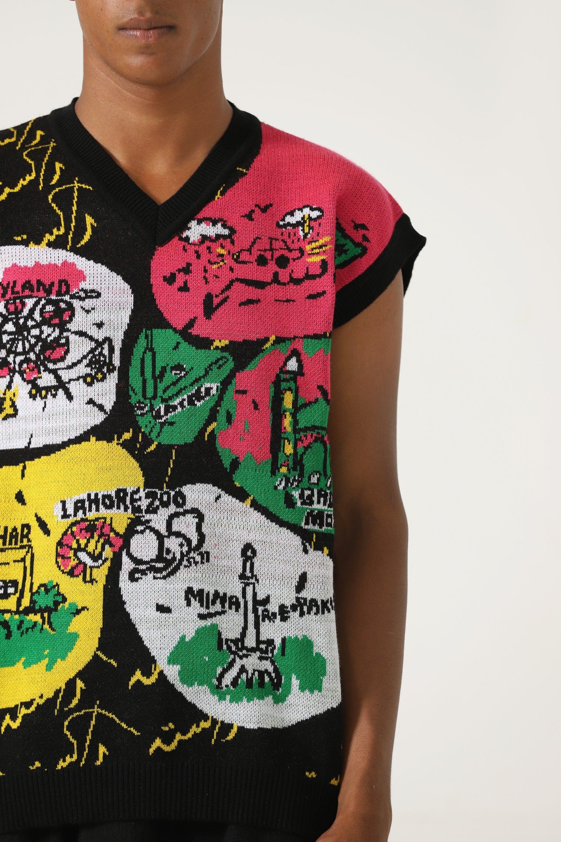"A world of color" knit vest - Image 11