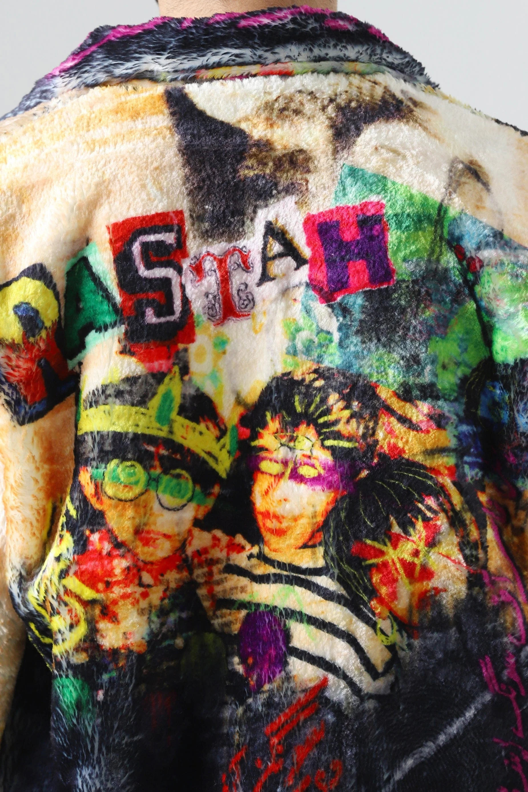 "Family first" printed faux fur jacket - Image 7